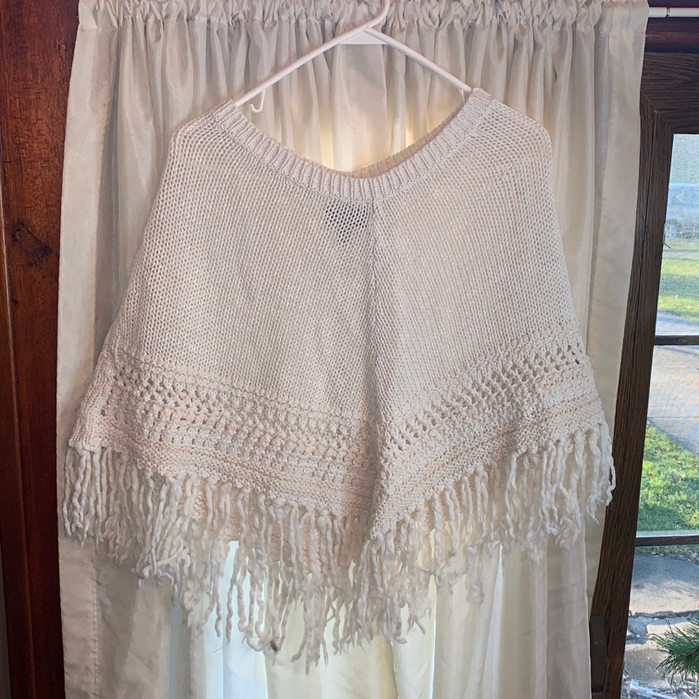 #022 American Eagle sweater poncho